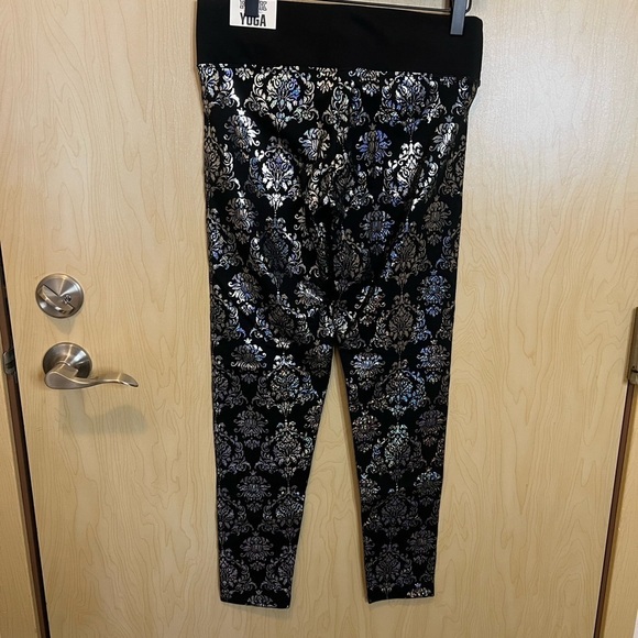 NWT VS pink leggings - Picture 2 of 4
